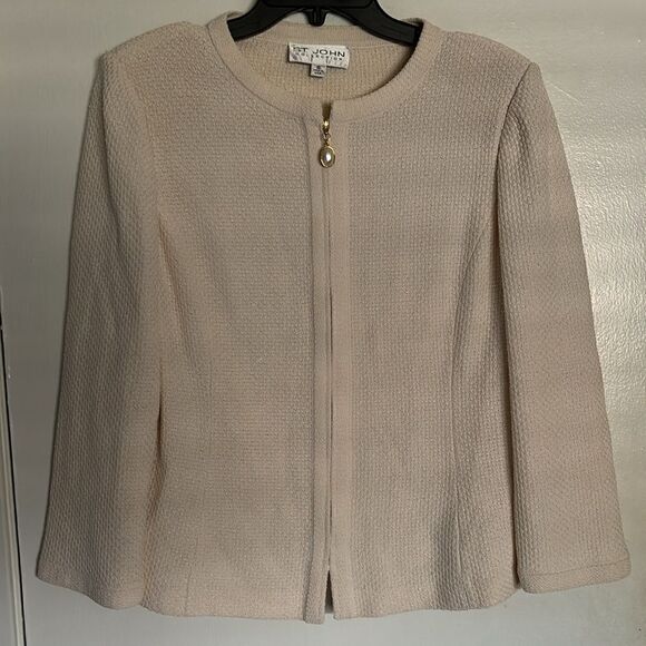 ST. JOHN Quilted Jackets in Off White with zip up pearl size 10/ excellent - Picture 7 of 7